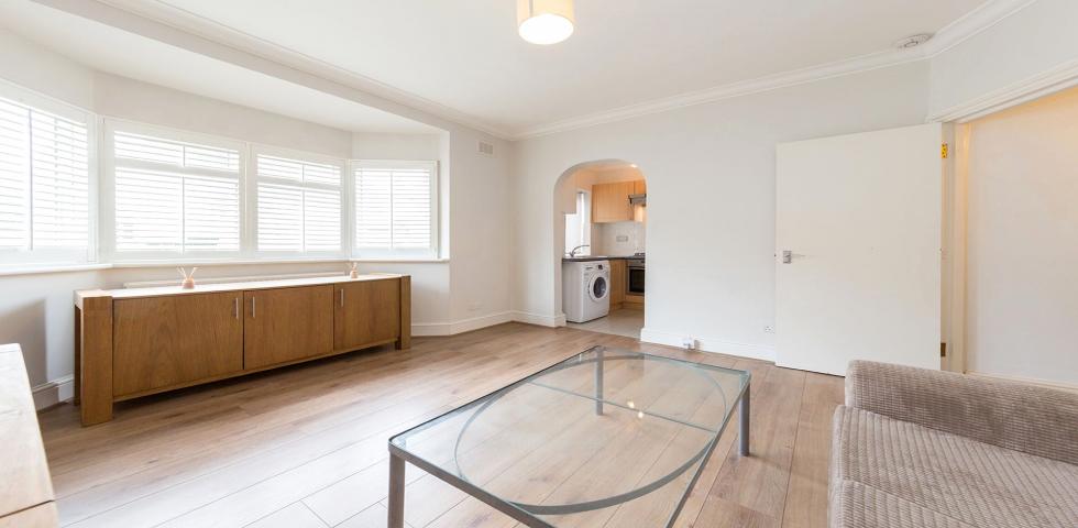 			PRIVATE GARDEN, 3 Bedroom, 1 bath, 1 reception Flat			 North End Road , GOLDERS GREEN